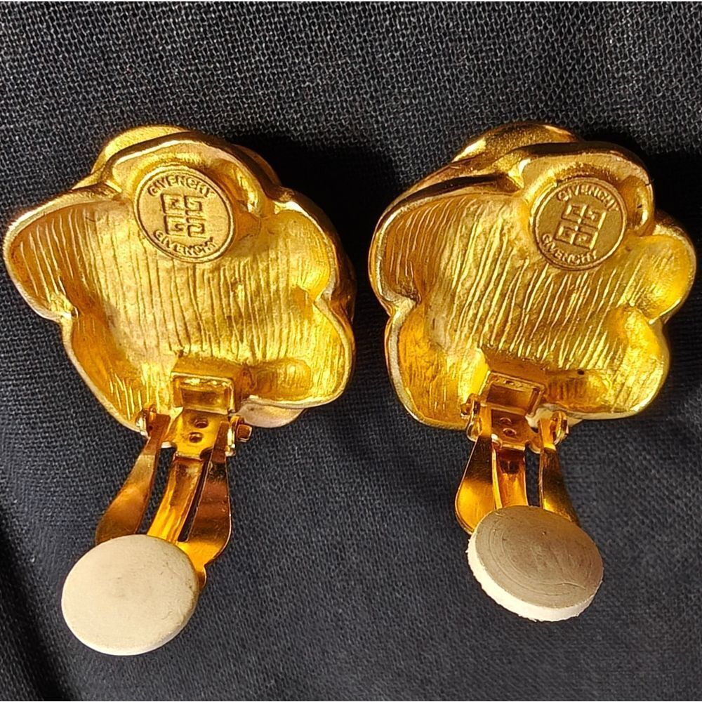🐢 Vintage Givenchy Golden Floral With Pearl Center Clip On Earrings Rare!! - Picture 4 of 12